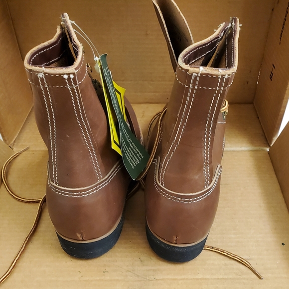 New with tags and box Vintage walker oil resistant men\'s boots size 8 D main image 4